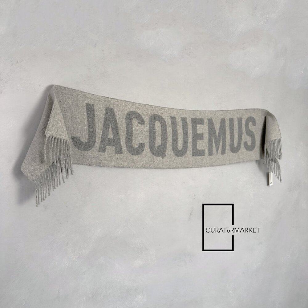 Jacquemus: Contrast Iconic Logo Felted Wool Gray Scarf FW26 Le Palmier